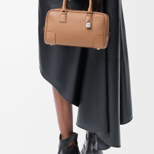 LOEWE Amazona 23 Bag In Soft Grained Calfskin, view 2