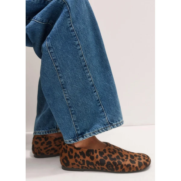 Me and Em Asymmetric Slipper