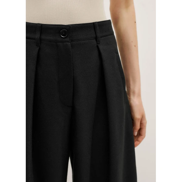 Fluid Tailoring – luxury British Black in Me and Em exclusively at Luxury Shoes 
