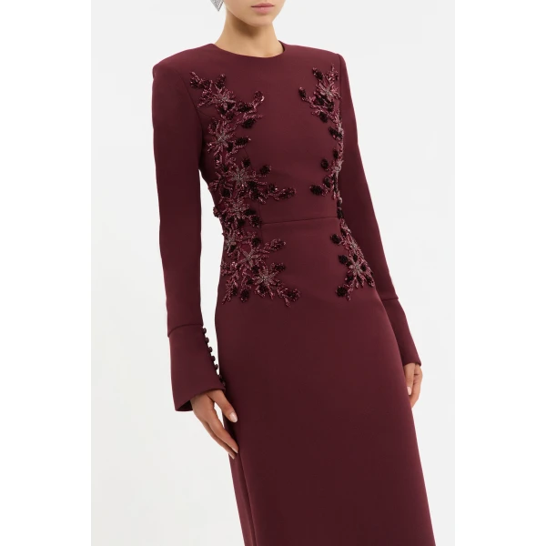 and fitted bodice shape an elegant figure