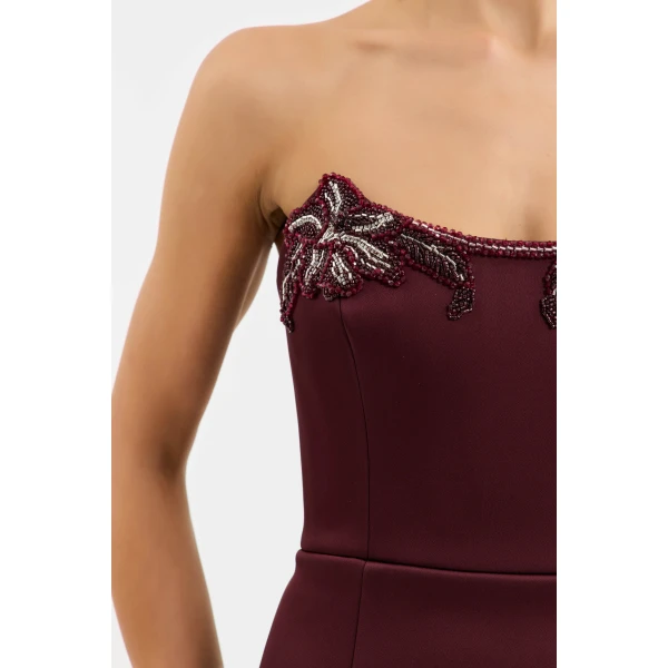 this gown is designed to make a statement.