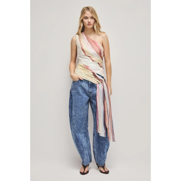Capture One Shoulder Top