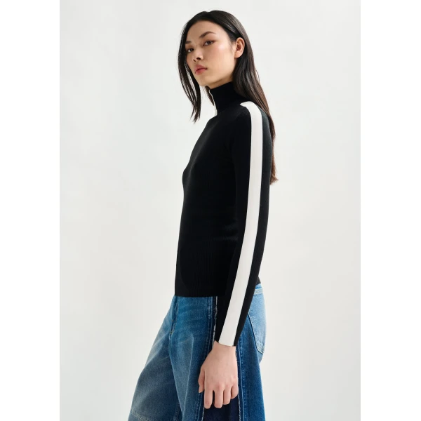 Essentiel Antwerp Black and white two-tone wool-blend turtleneck sweater - Essentiel Antwerp Knitwear - Colorful Belgian Design - Shop at Luxury Shoes 