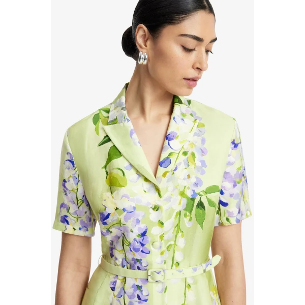 Collared neckline