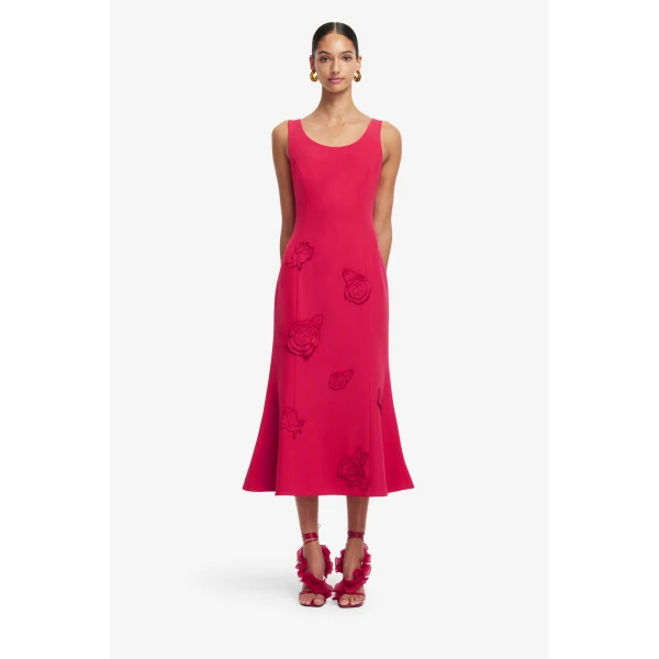 Scoop neckline