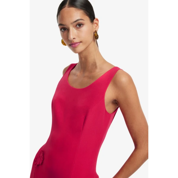 Invisible back zip closure