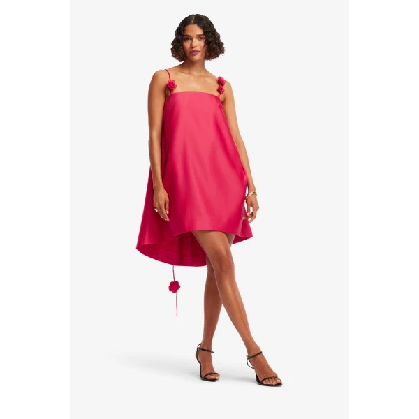 Straight neckline