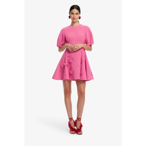 Short structured puff sleeve
