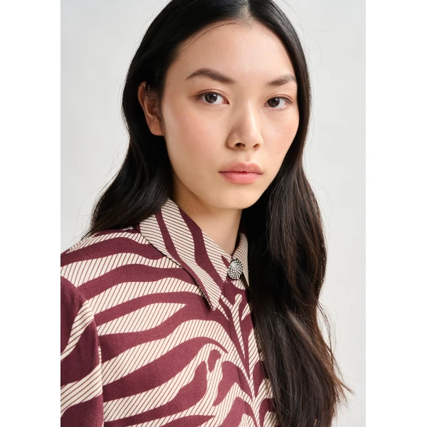 Essentiel Antwerp Off-white and burgundy zebra-jacquard shirt with rhinestone-encrushed button - Essentiel Antwerp Shirts - Colorful Belgian Design - Shop at Luxury Shoes 
