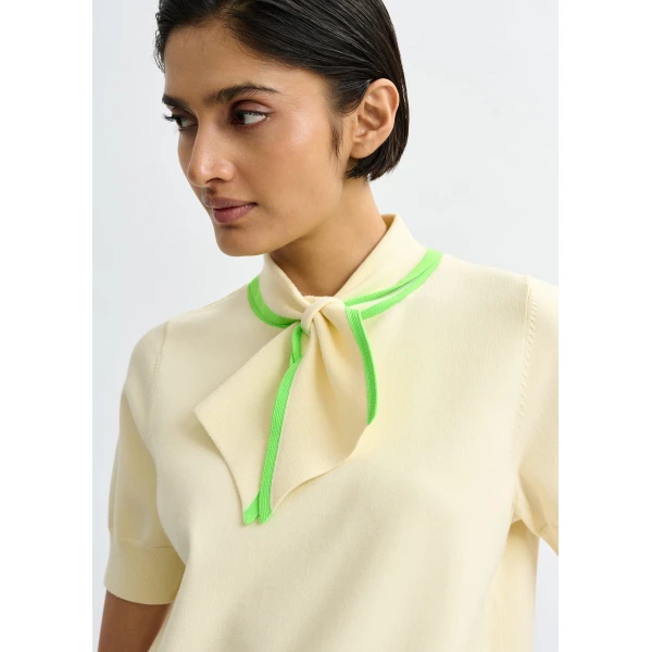 Essentiel Antwerp Off-white fine-knit polo with light green scarf-like contrast collar - Essentiel Antwerp Tops - Colorful Belgian Design - Shop at Luxury Shoes 
