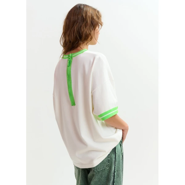 Essentiel Antwerp Off-white knit T-shirt with light green contrasting trim - Essentiel Antwerp Shirts - Colorful Belgian Design - Shop at Luxury Shoes 