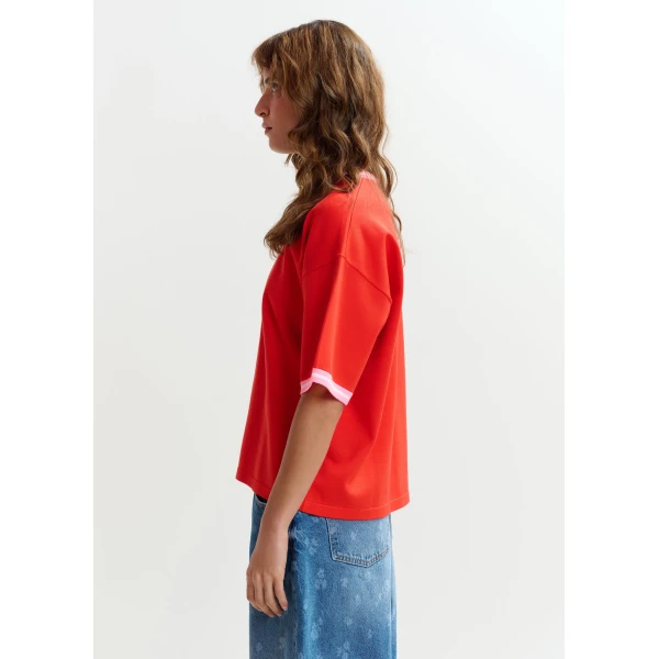Essentiel Antwerp Red slightly cropped knit T-shirt with pink contrasting trim - Essentiel Antwerp Shirts - Colorful Belgian Design - Shop at Luxury Shoes 