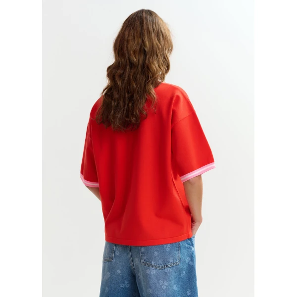 Essentiel Antwerp Red slightly cropped knit T-shirt with pink contrasting trim - Essentiel Antwerp Shirts - Colorful Belgian Design - Shop at Luxury Shoes 