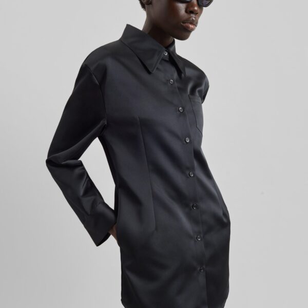 The Frankie Shop Akita Satin Cinched Shirt Dress – Black, view 5