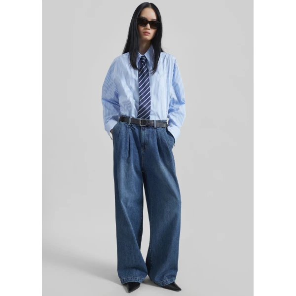 The Frankie Shop Buxton Pleated Wide Jeans - Medium Wash - Oversized Minimalist Pants in Blue - Shop at Luxury Shoes 