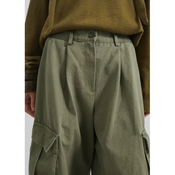 The Frankie Shop Dorva Cargo Bermuda Shorts - Pale Olive - Oversized Minimalist Shorts in Green - Shop at Luxury Shoes 