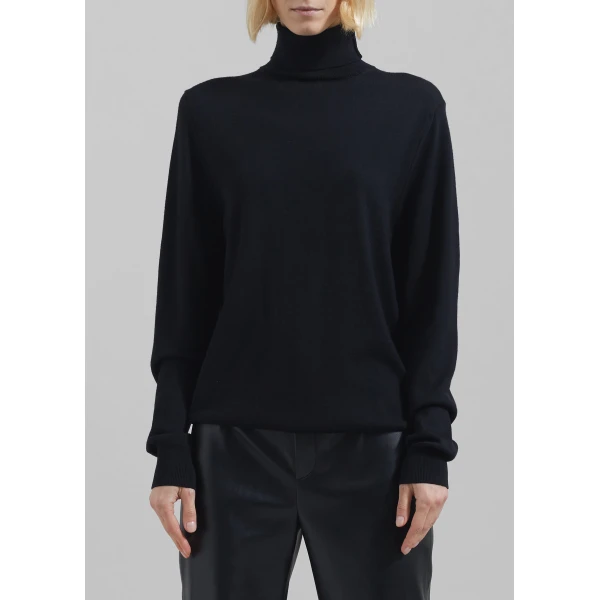 The Frankie Shop Eve Thin Turtleneck Sweater - Black - Oversized Minimalist Knitwear in Brown - Shop at Luxury Shoes 