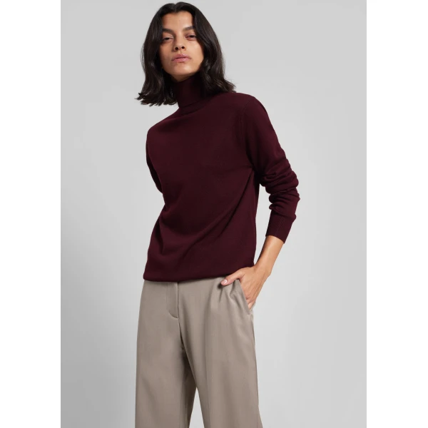 The Frankie Shop Eve Thin Turtleneck Sweater - Burgundy - Oversized Minimalist Knitwear in Red - Shop at Luxury Shoes 