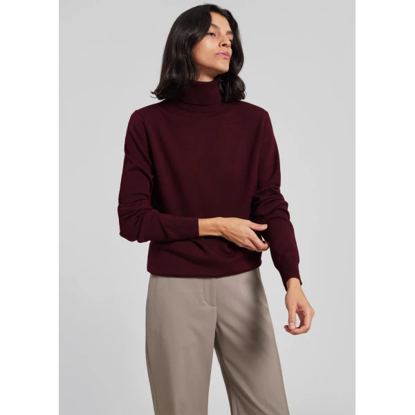 The Frankie Shop Eve Thin Turtleneck Sweater - Burgundy - Oversized Minimalist Knitwear in Red - Shop at Luxury Shoes 