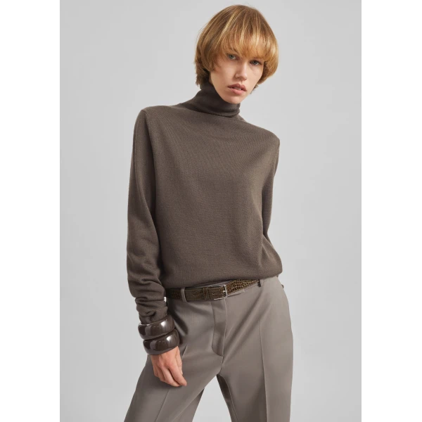 The Frankie Shop Eve Thin Turtleneck Sweater - Dark Taupe - Oversized Minimalist Knitwear in Brown - Shop at Luxury Shoes 