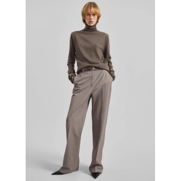 The Frankie Shop Eve Thin Turtleneck Sweater - Dark Taupe - Oversized Minimalist Knitwear in Brown - Shop at Luxury Shoes 