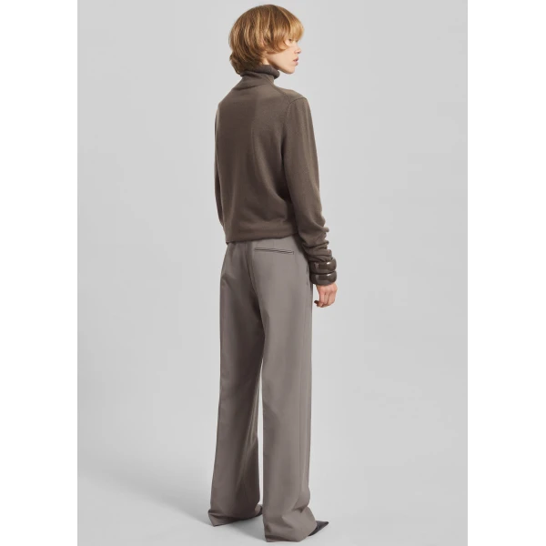 The Frankie Shop Eve Thin Turtleneck Sweater - Dark Taupe - Oversized Minimalist Knitwear in Brown - Shop at Luxury Shoes 
