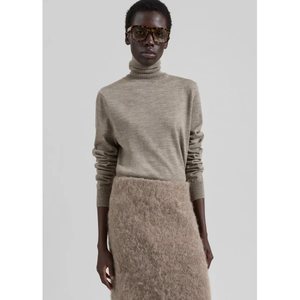 The Frankie Shop Eve Thin Turtleneck Sweater - Taupe - Oversized Minimalist Knitwear in Brown - Shop at Luxury Shoes 