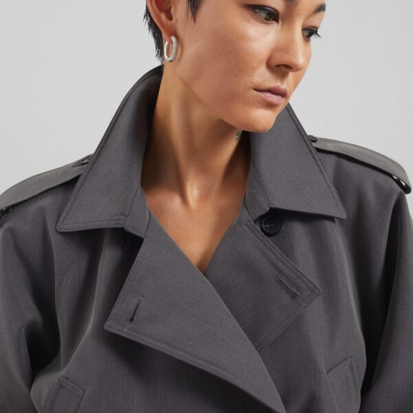 The Frankie Shop Kinsley Cropped Trench Jacket – Grey, view 4