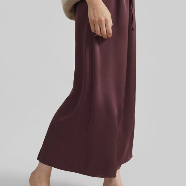 The Frankie Shop Loray Satin Midi Skirt – Burgundy, view 3