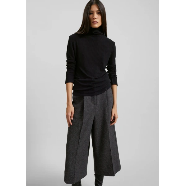 The Frankie Shop Loulou De Saison Gallinara Lds Second Skin Jersey Sweater - Black - Oversized Minimalist Knitwear in Black - Shop at Luxury Shoes 