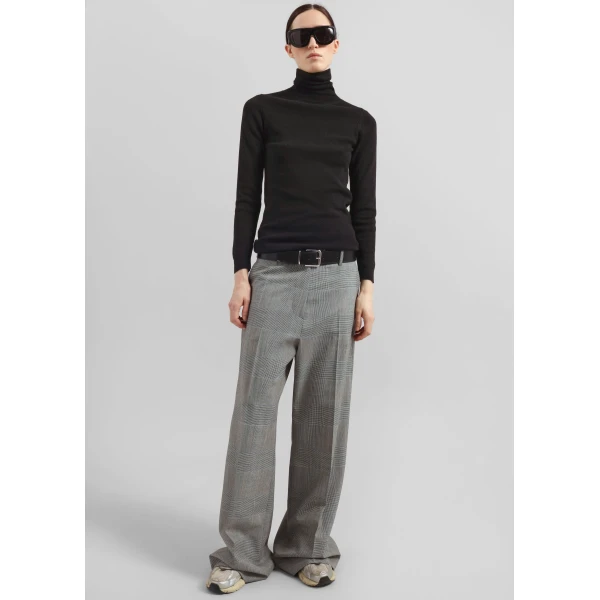 The Frankie Shop Utica Thin Turtleneck Sweater - Black - Oversized Minimalist Knitwear in Black - Shop at Luxury Shoes 