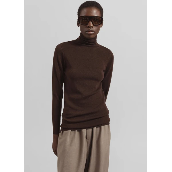 The Frankie Shop Utica Thin Turtleneck Sweater - Brown - Oversized Minimalist Knitwear in Brown - Shop at Luxury Shoes 