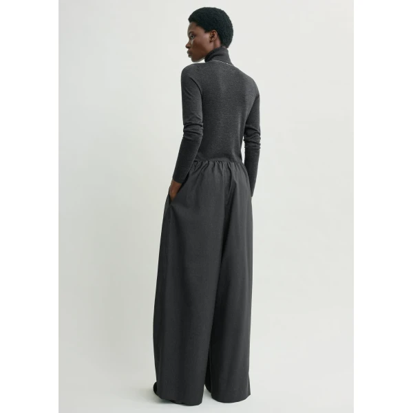 Toteme Pants with minimalist design at Luxury Shoes 