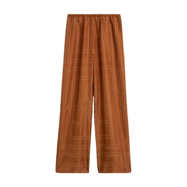 Toteme Loungewear with minimalist design at Luxury Shoes 
