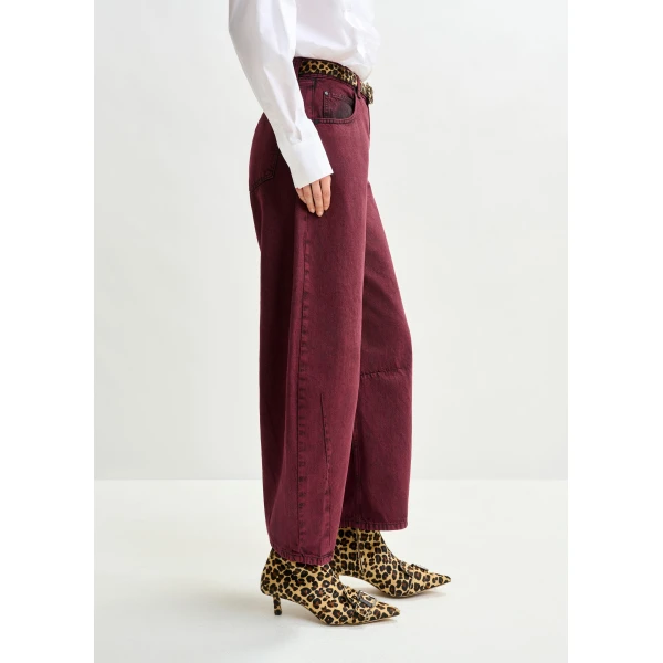 Essentiel Antwerp Burgundy overdyed organic cotton barrel-leg jeans - Essentiel Antwerp Pants - Colorful Belgian Design - Shop at Luxury Shoes 