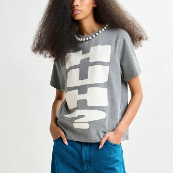 Essentiel Antwerp Grey and white cotton T-shirt with “HUH?”- print and bead embellishments Top, view 2