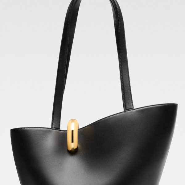 JACQUEMUS The medium Bambola, view 4