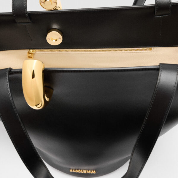 JACQUEMUS The medium Bambola, view 5