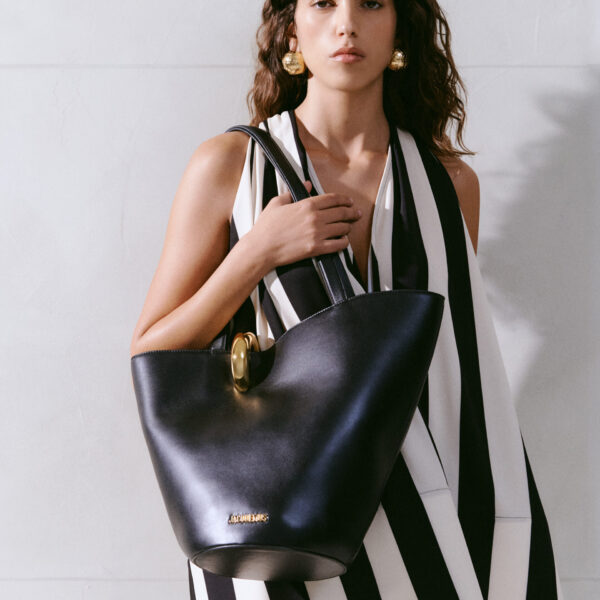 JACQUEMUS The medium Bambola, view 6