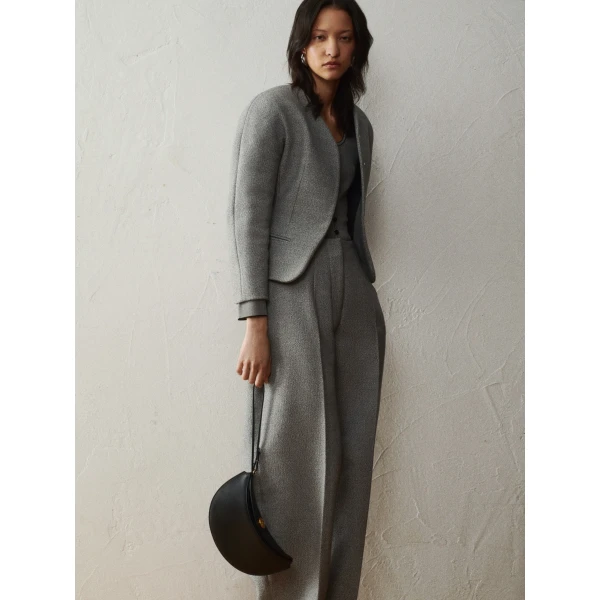 Jacquemus The small Ovalo - Jacquemus Shoulder & Crossbody Bags - Le Chiquito Style - Shop at Luxury Shoes 