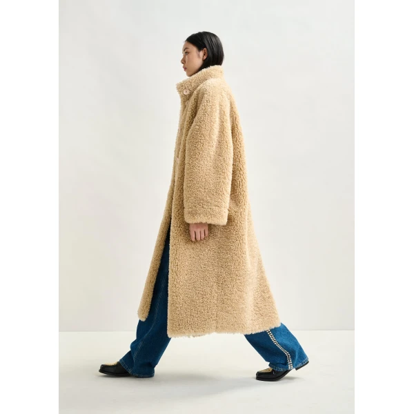Essentiel Antwerp Off-white oversized faux shearling coat with stand-up collar - Essentiel Antwerp Coats - Colorful Belgian Design - Shop at Luxury Shoes 