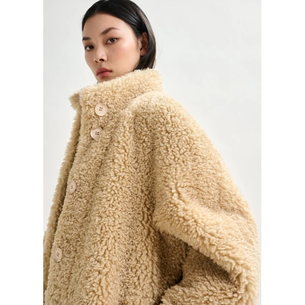Essentiel Antwerp Off-white oversized faux shearling coat with stand-up collar - Essentiel Antwerp Coats - Colorful Belgian Design - Shop at Luxury Shoes 