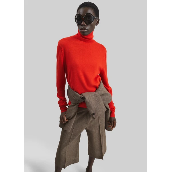 The Frankie Shop Eve Thin Turtleneck Sweater - Red - Oversized Minimalist Knitwear in Red - Shop at Luxury Shoes 
