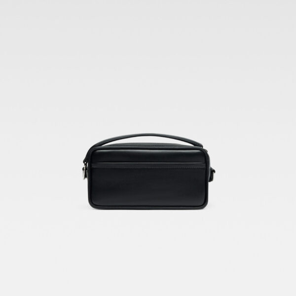 JACQUEMUS The Baneto Leather camera bag., view 3