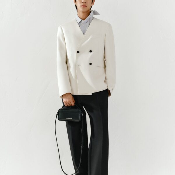 JACQUEMUS The Baneto Leather camera bag., view 6