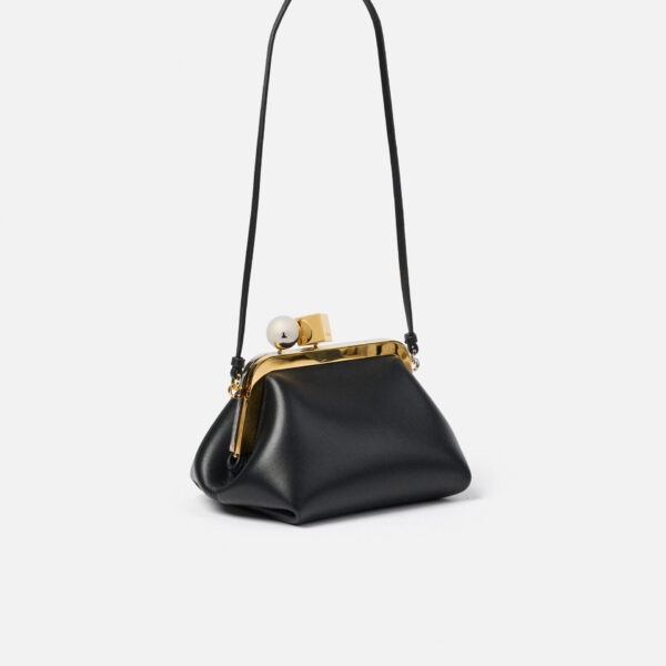 JACQUEMUS The Berlingot Small clasp bag, view 3