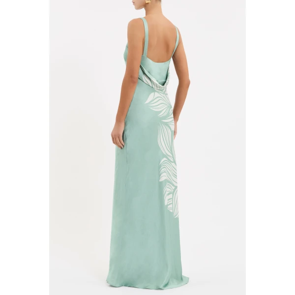complemented by a low cowl back that exudes feminine allure. Fully lined and complete with an invisible zip fastening at the side