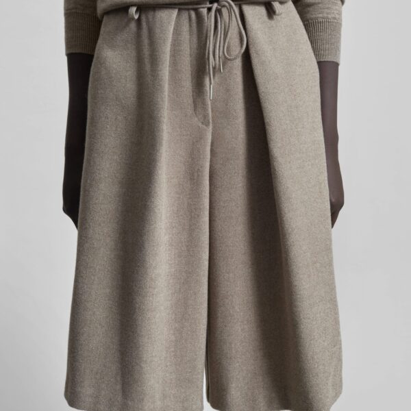 The Frankie Shop Hemavan Bermuda Shorts – Taupe, view 5