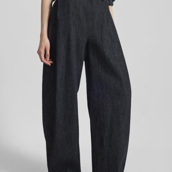 The Frankie Shop Nesna Barrel-Leg Jeans – Black, view 2