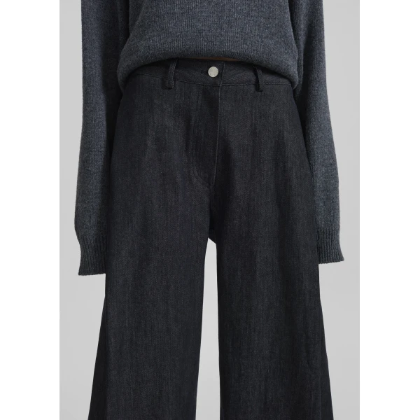 The Frankie Shop Nesna Barrel-Leg Jeans - Black - Oversized Minimalist Pants in Black - Shop at Luxury Shoes 